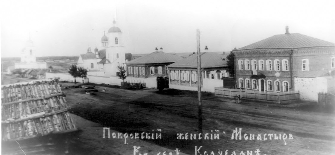 Колчедан. Церковь Покрова Пресвятой Богородицы. архивная фотография, Слева направо - церковь Сретения Господня (старая), церковь во имя Покрова Пресвятой Богородицы, здания монастыря.