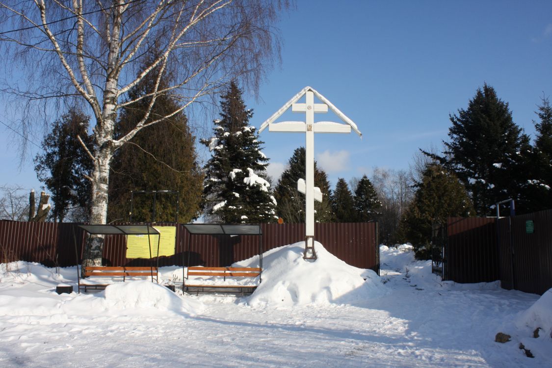 Церковь Казанской иконы Божией Матери, Фроловское (Клинский городской округ, Московская область). дополнительная информация, Вид на церковное место с северо-запада.