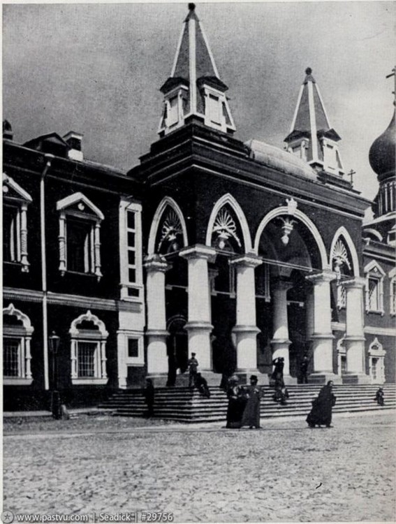 Тверской. Кремль. Чудов монастырь. Церковь Андрея Первозванного. архивная фотография, Чудов монастырь после восстановления.Источник: журнал «Архитектура СССР», 6/1977, статья «Ленинская забота об охране памятников культуры»
1920-1929 годами (направление съемки — северо-восток) Источник
http://oldmos.ru/old/photo/view/29756	