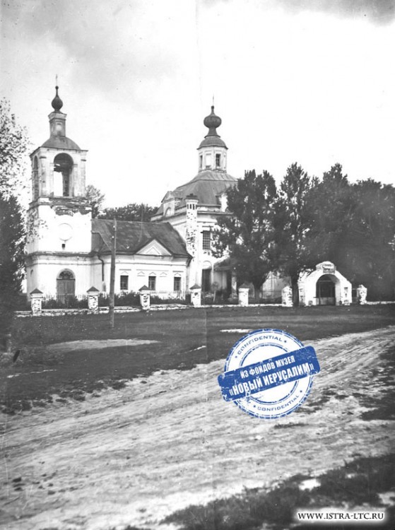 Савельево. Церковь Рождества Пресвятой Богородицы (старая). архивная фотография