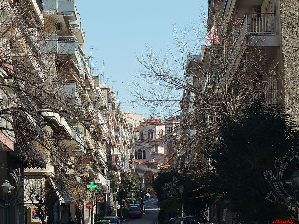 Салоники (Θεσσαλονίκη). Церковь Георгия Победоносца. общий вид в ландшафте