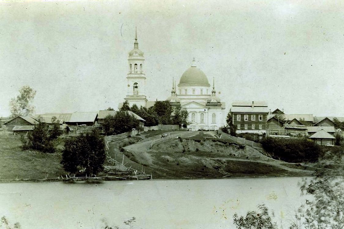 Юкаменское. Церковь Троицы Живоначальной (старая). архивная фотография, Фотография с сайта rodnaya-vyatka.ru