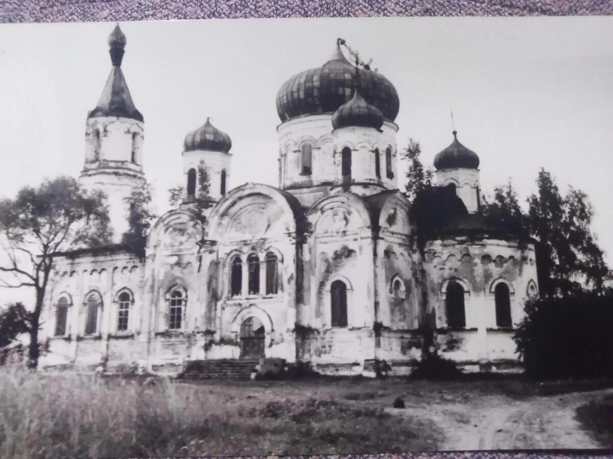 Храм в погосте Кирилловское. Фото середины XX в., архивная фотография. Церковь Вознесения Господня, Кирилловское, урочище (Максатихинский район, Тверская область)