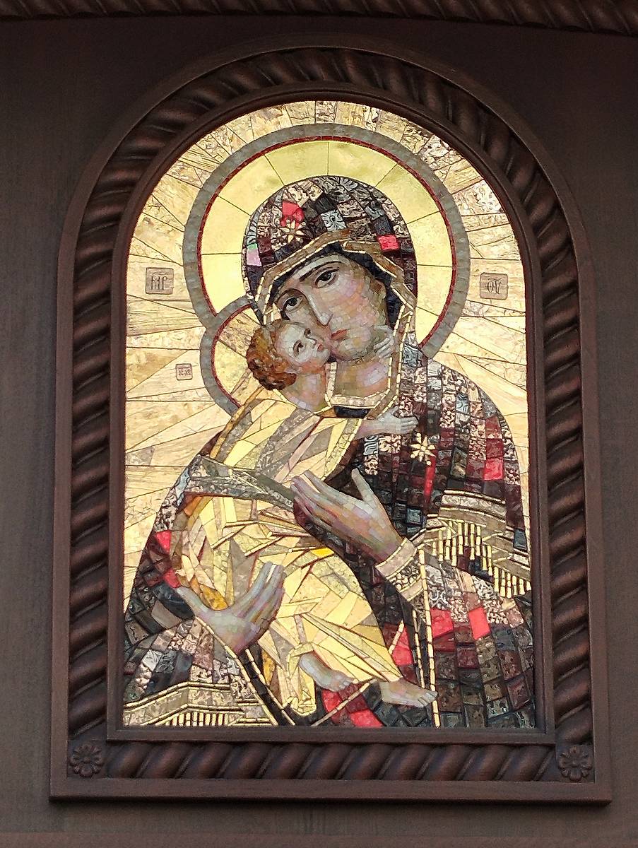 Образ на стене над входом в храм., архитектурные детали. Церковь Владимирской иконы Божией Матери, Саратов (Саратов, город, Саратовская область)