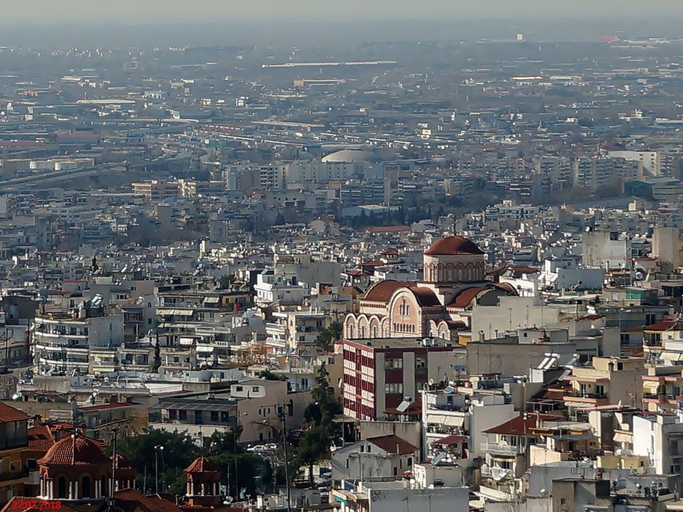 Церковь Феодора Тирона и Феодора Стратилата и Анастасии Узорешительницы, Салоники (Θεσσαλονίκη) (Центральная Македония, Греция). общий вид в ландшафте