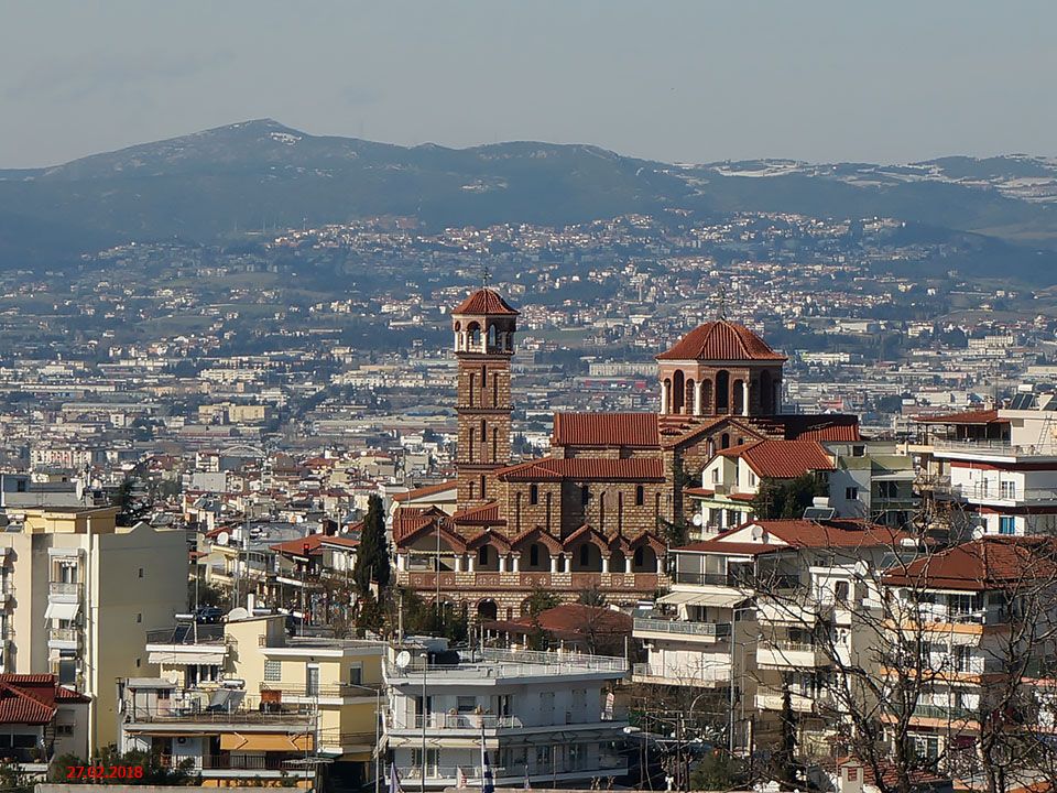 Салоники (Θεσσαλονίκη). Церковь Харалампия и Христофора. общий вид в ландшафте