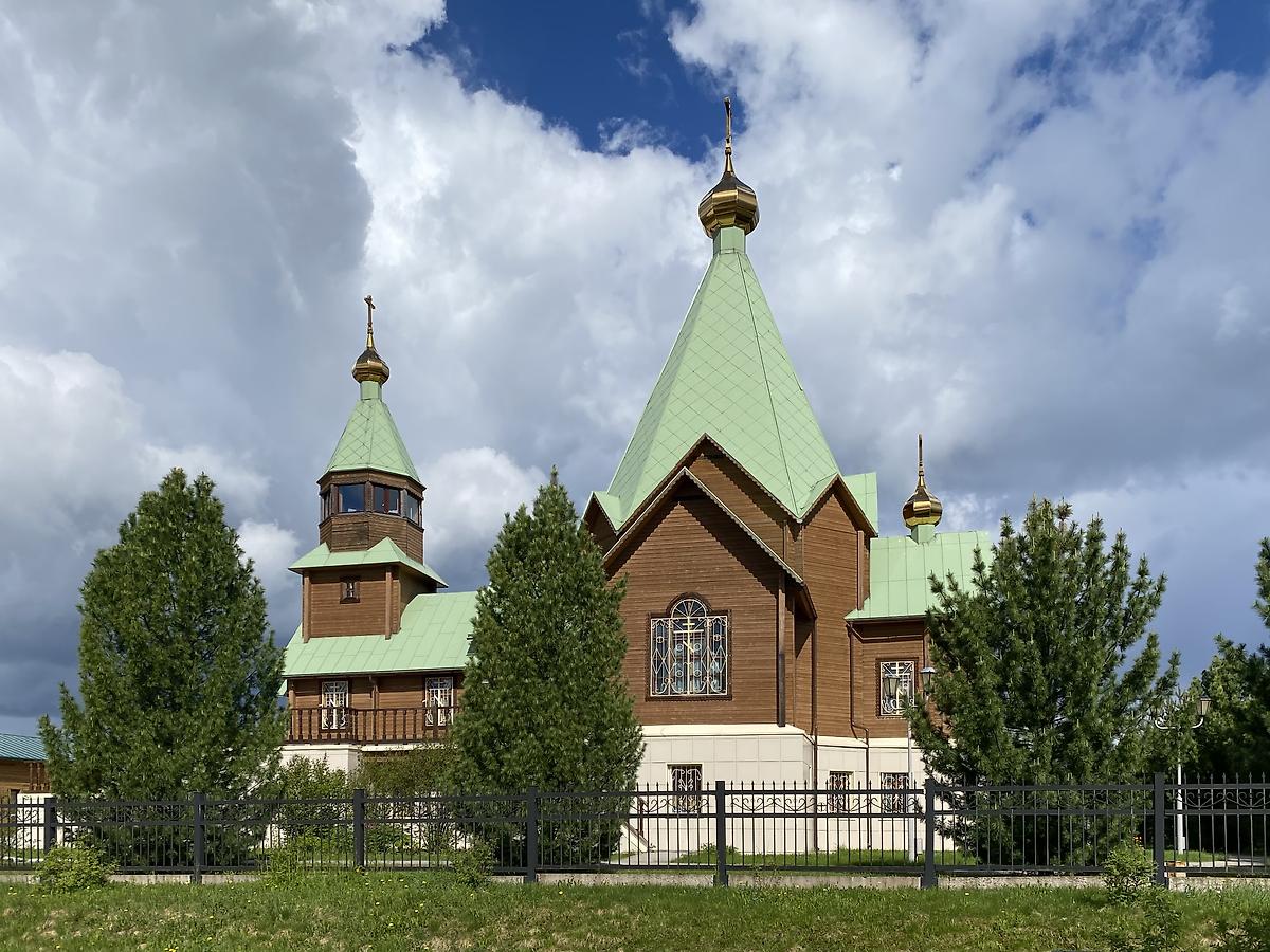 Вид с юго-востока, фасады. Церковь Троицы Живоначальной, Полярные  Зори (Полярные Зори, город, Мурманская область)