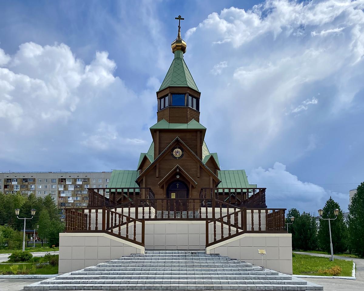 Вид с запада, фасады. Церковь Троицы Живоначальной, Полярные  Зори (Полярные Зори, город, Мурманская область)