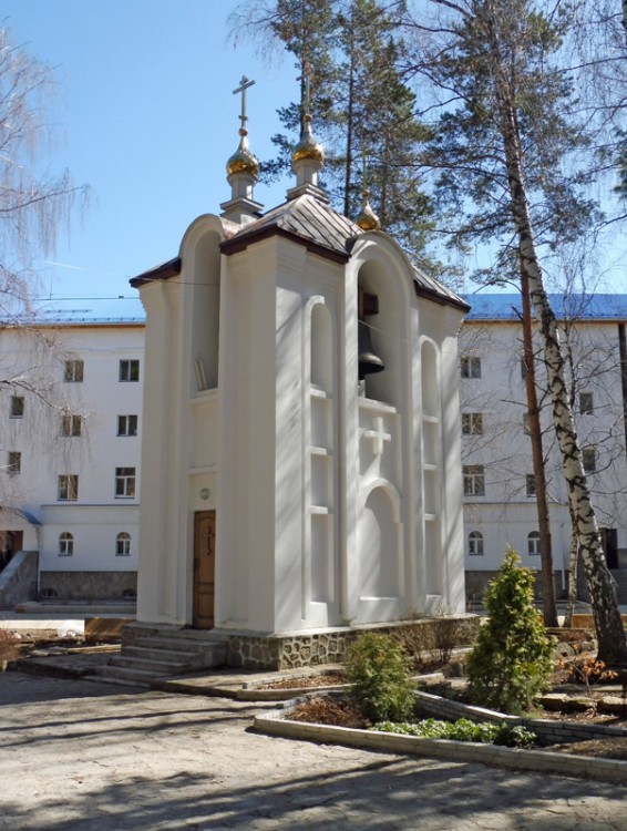 Среднеуральское подворье Серафимо-Дивеевского Троицкого монастыря. Звонница, Среднеуральск (Верхняя Пышма (ГО Верхняя Пышма и ГО Среднеуральск), Свердловская область). фасады