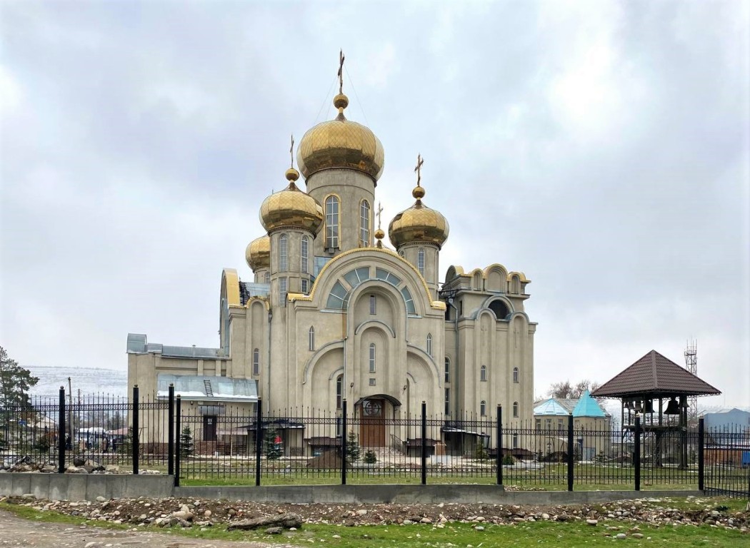 Церковь Владимира равноапостольного, Бишкек (Кыргызстан, Прочие страны). фасады