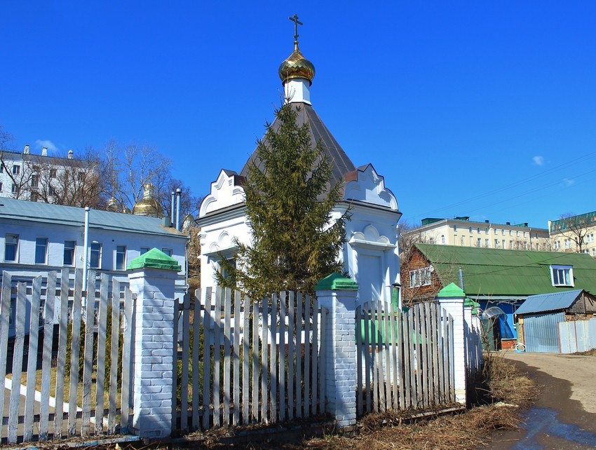Спасо-Преображенский мужской монастырь (городской). Часовня-усыпальница Киселёвых, Пенза (Пенза, город, Пензенская область). общий вид в ландшафте