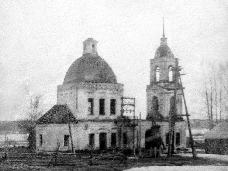 Церковь Троицы Живоначальной, Высоково (Кологривский район, Костромская область). архивная фотография, Димитриевская церковь. Фото Н. А. Зарубина, 1960-е г. г.  Направление съёмки: юг. Храм утрачен в 1970-е годы   https://pastvu.com/p/571762