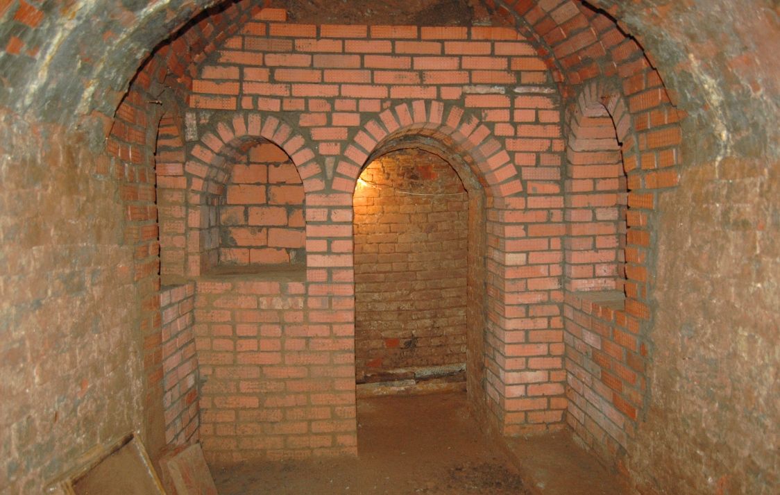 Пещерный скит в Бузулуке, Бузулук (Бузулукский район, Оренбургская область). интерьер и убранство, В пещерном скиту близ Скорбященской  церкви  в Бузулуке Оренбургской области.