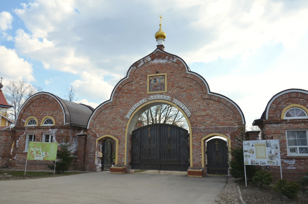Успенская Феклина пустынь, Сенино (Козельский район, Калужская область). архитектурные детали, Святые ворота
