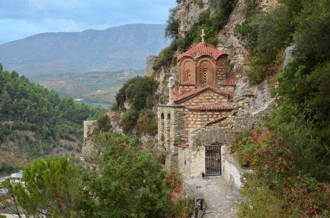 Церковь Михаила Архангела, Берат (Албания, Прочие страны). общий вид в ландшафте
