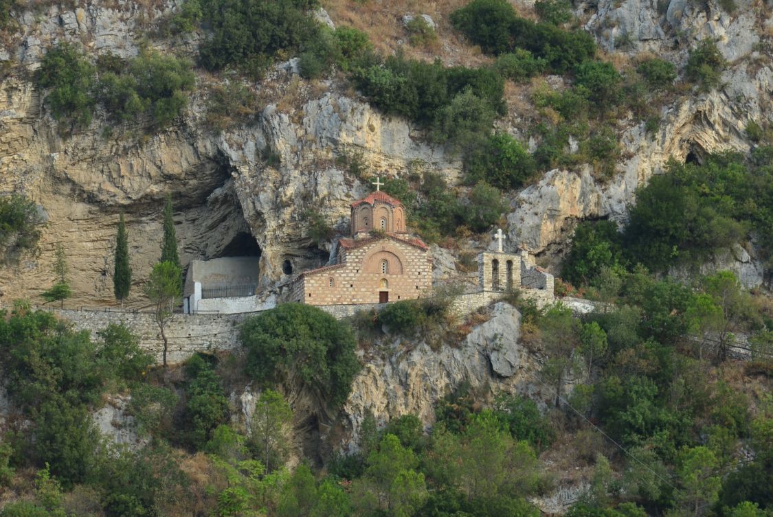 Церковь Михаила Архангела, Берат (Албания, Прочие страны). общий вид в ландшафте