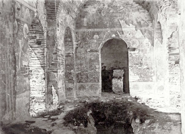 Храм после Чирпанского землетрясения.  Внутри. Фото 1928 г. из приходского архива, архивная фотография. Церковь Успения Пресвятой Богородицы, Асеновград (Пловдивская область, Болгария)