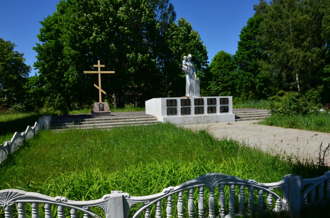 Белый Колодезь. Церковь Успения Пресвятой Богородицы. общий вид в ландшафте, Церковное место