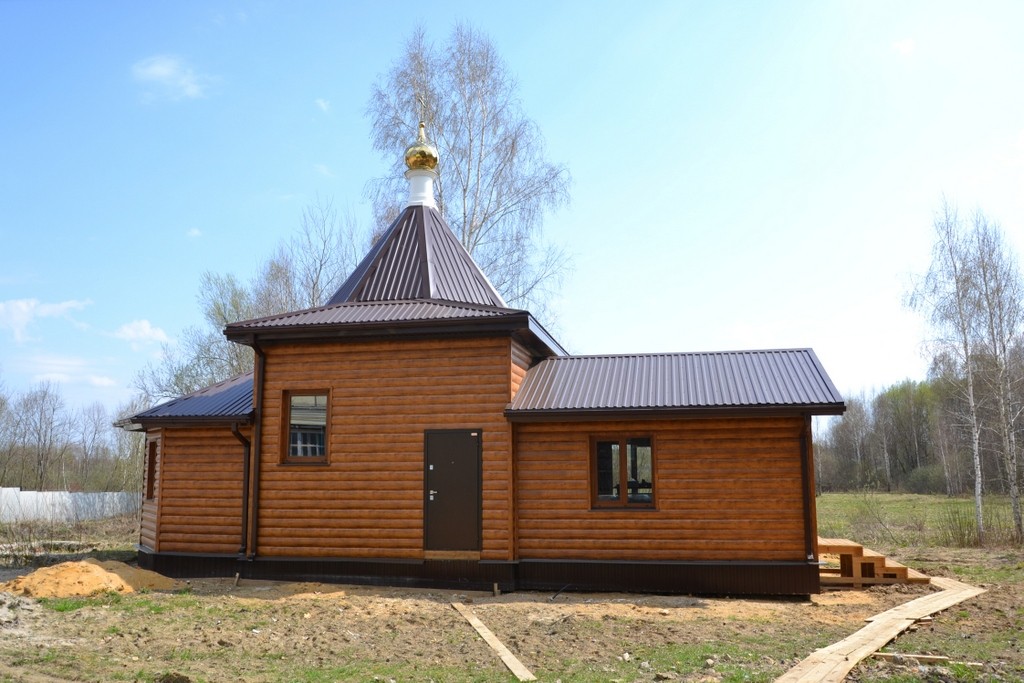 Жудре. Церковь  Рождества Пресвятой Богородицы. фасады