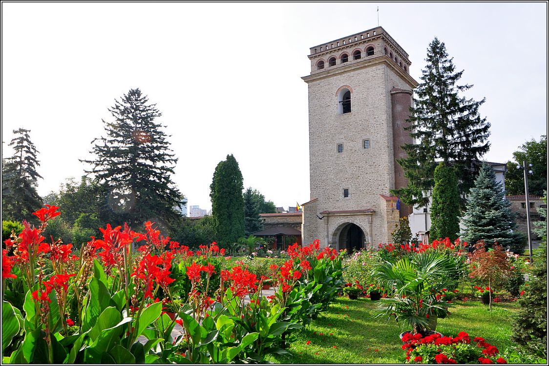 Румыния, Яссы, Яссы. Вознесенский Ясский монастырь, фотография. фасады, Башня входа - колокольня