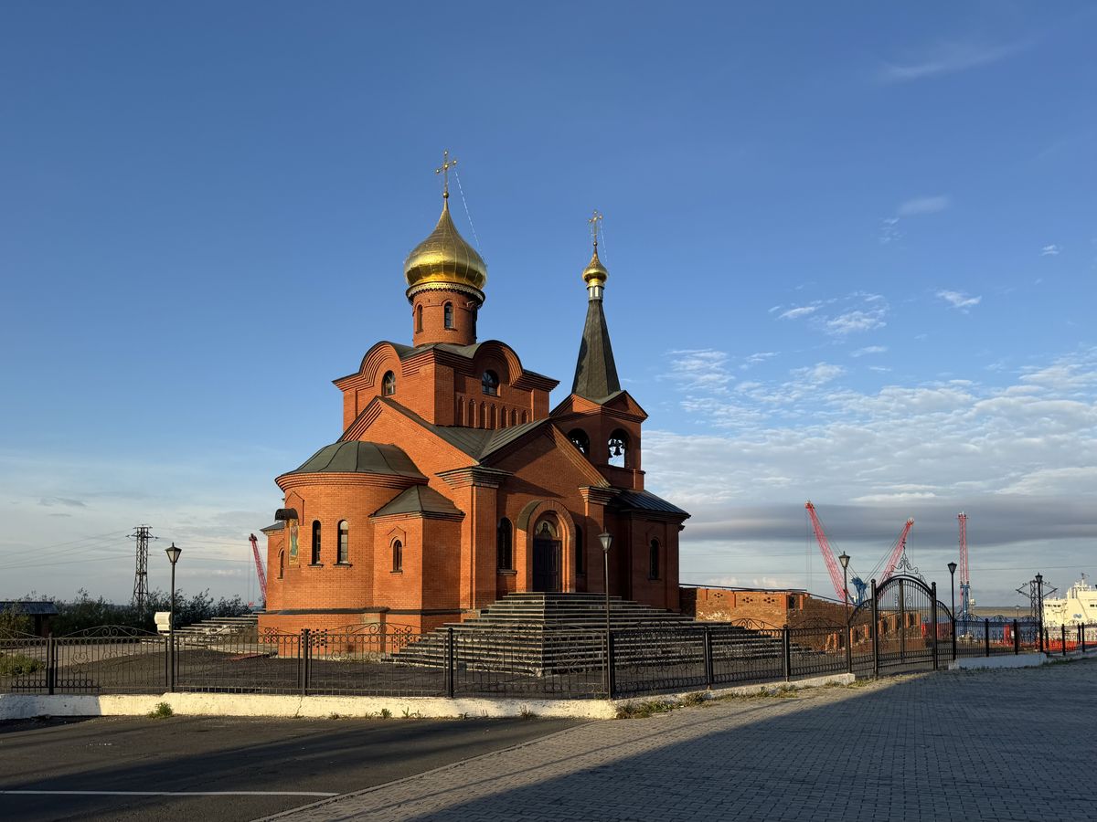 Церковь Введения во храм Пресвятой Богородицы (новая), Дудинка (Таймырский Долгано-Ненецкий район, Красноярский край). фасады, Вид с северо-востока