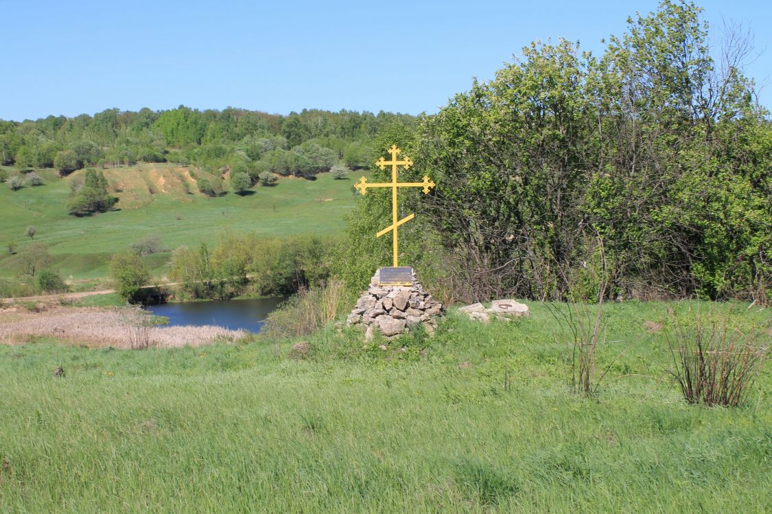 Церковь Никиты мученика, Бортное (Чернский район, Тульская область). дополнительная информация, Вид на церковное место с юга.