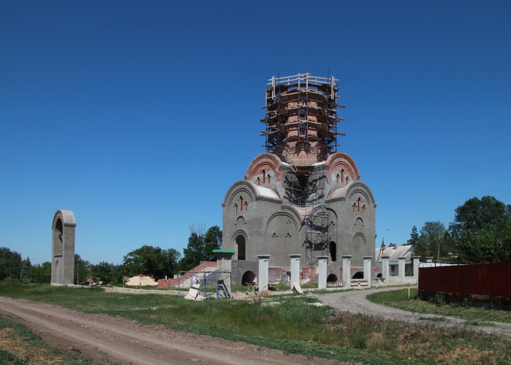 Васильево-Петровское. Церковь Александра Невского. документальные фотографии, Вид на новый, строящийся храм