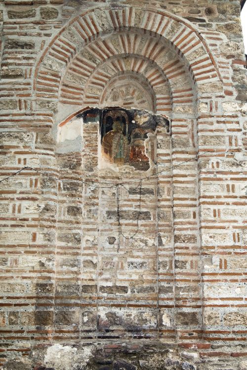 Чучер-Сандево. Монастырь Никиты мученика. архитектурные детали, остатки фресок снаружи храма