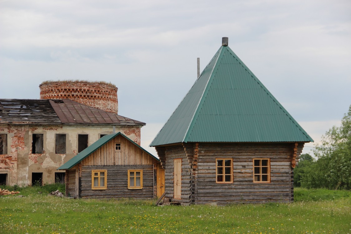 Антониев Краснохолмский монастырь. Часовня Николая Чудотворца, Слобода (Краснохолмский район, Тверская область). фасады