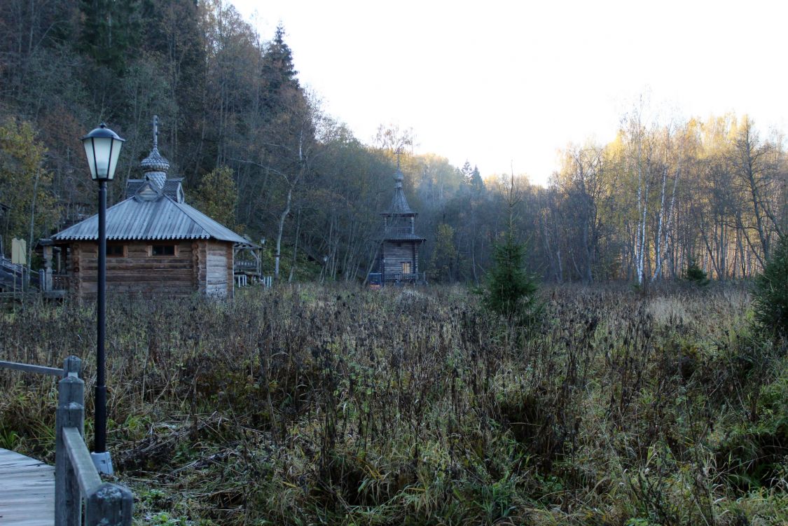 Неизвестная часовня, Гремячий ключ, урочище (Сергиево-Посадский городской округ, Московская область). общий вид в ландшафте