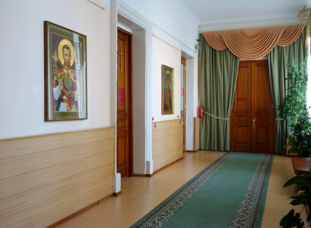 Домовая часовня Георгия Победоносца при Доме офицеров, Новосибирск (Новосибирск, город, Новосибирская область). архитектурные детали, Размещение часовни на этаже дома офицеров