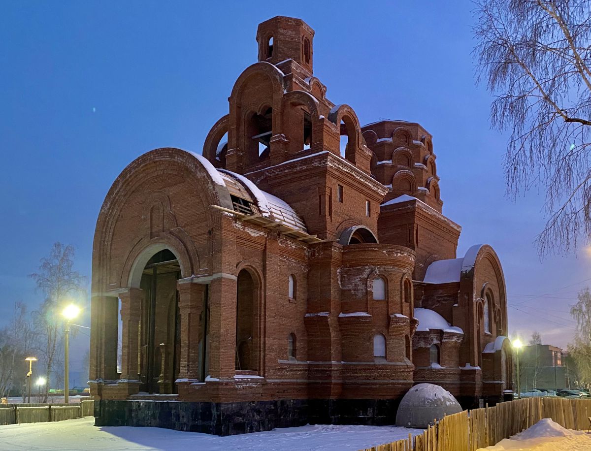 Назарово. Церковь Троицы Живоначальной (строящаяся). документальные фотографии, Строительство, вид с ЮЗ