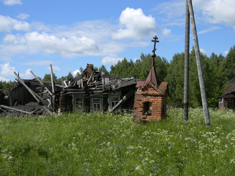 Неизвестная часовня, Тепловская (Лухский район, Ивановская область). общий вид в ландшафте