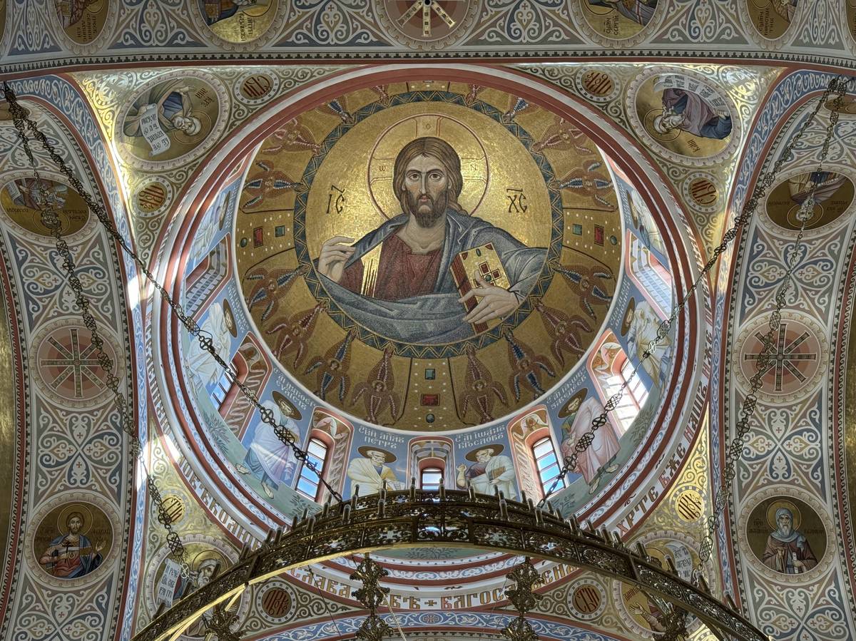 Собор Андрея Первозванного, Геленджик (Геленджик, город, Краснодарский край). интерьер и убранство, Подкупольное пространство