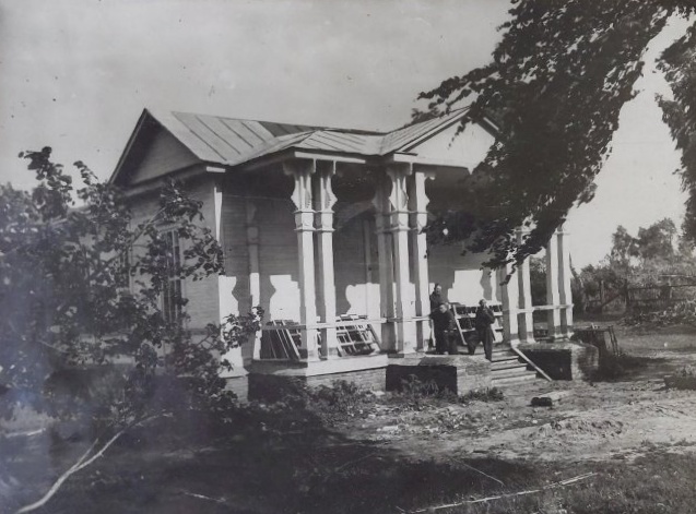 Церковь Димитрия Солунского, Верхний Любаж (Фатежский район, Курская область). архивная фотография, Здание церкви, переделанное в клуб.Фото из собрания ГНИМА им А.В. Щусева ( с сайта goscatalog.ru №65029450)