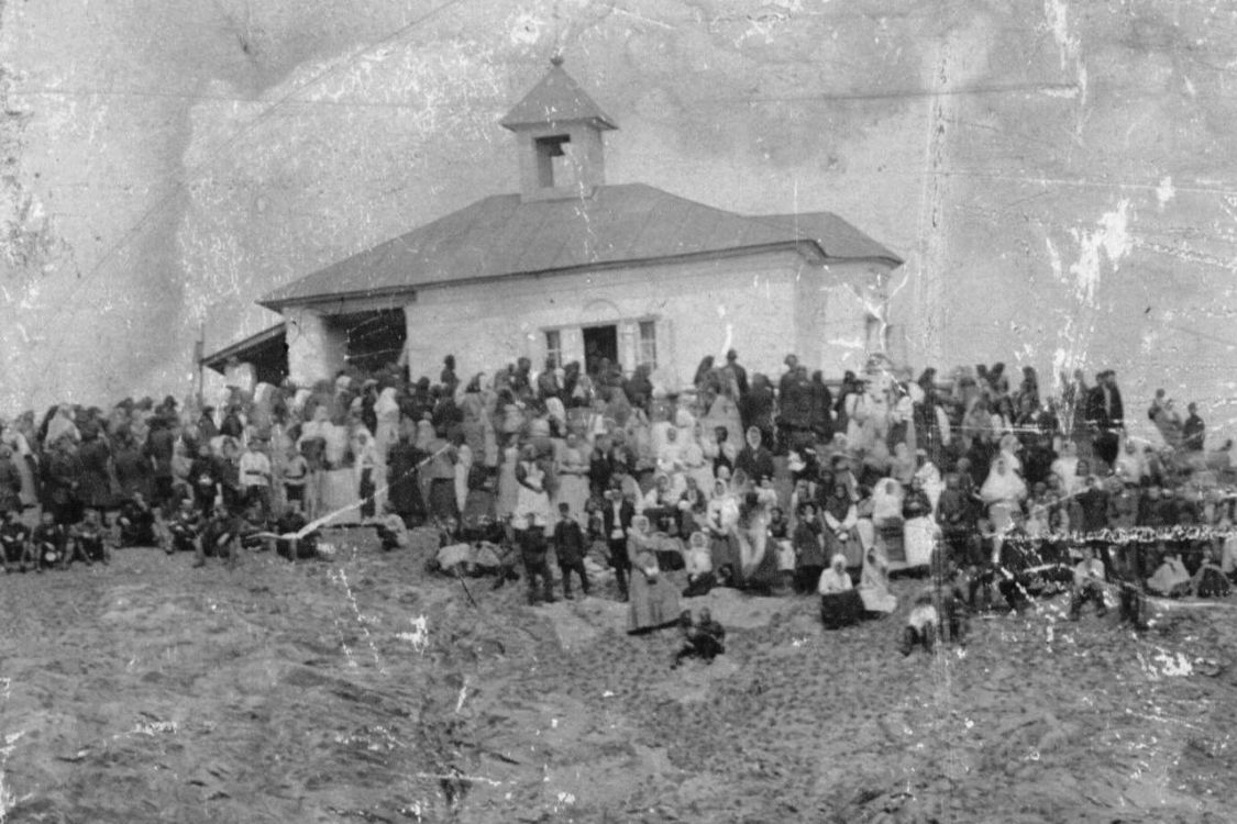 Неизвестная часовня, Ветродуйка, урочище (Красноармейский район, Челябинская область). архивная фотография, Часовня на Ветродуйском камне (фрагмент старинной фотографии)