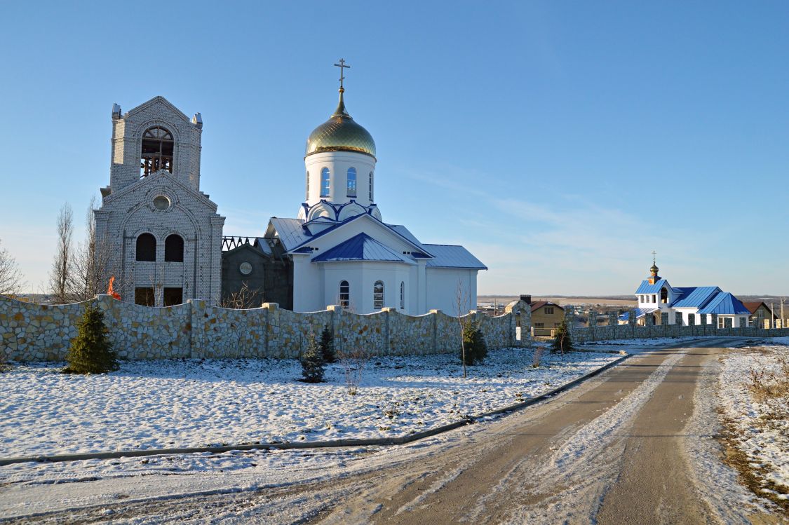 Церковь Покрова Пресвятой Богородицы, Ендовище (Семилукский район, Воронежская область). дополнительная информация, Общий вид на ландшафте