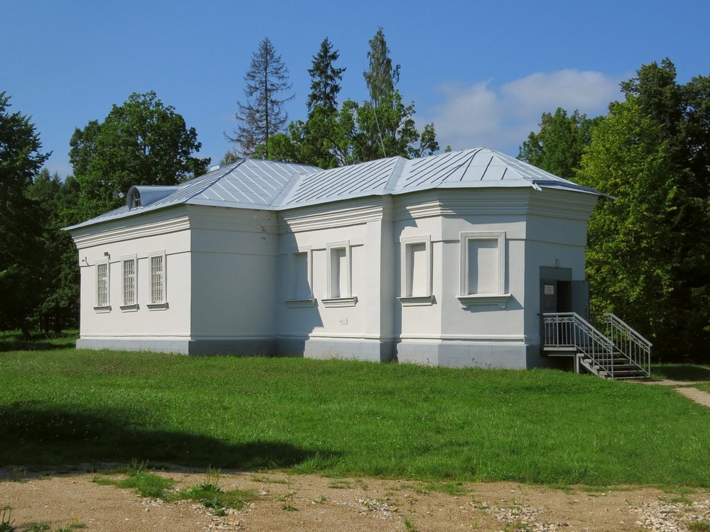 Кончанское-Суворовское. Церковь Александра Невского (каменная). фасады