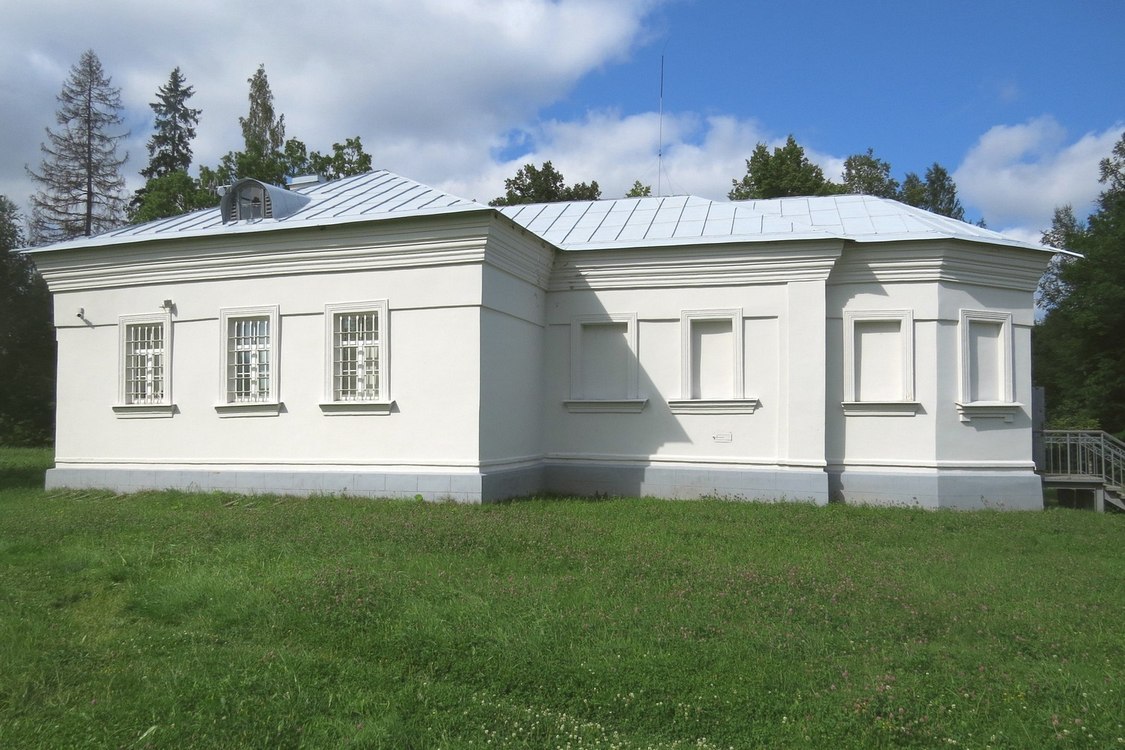 Церковь Александра Невского (каменная), Кончанское-Суворовское (Боровичский район, Новгородская область). фасады