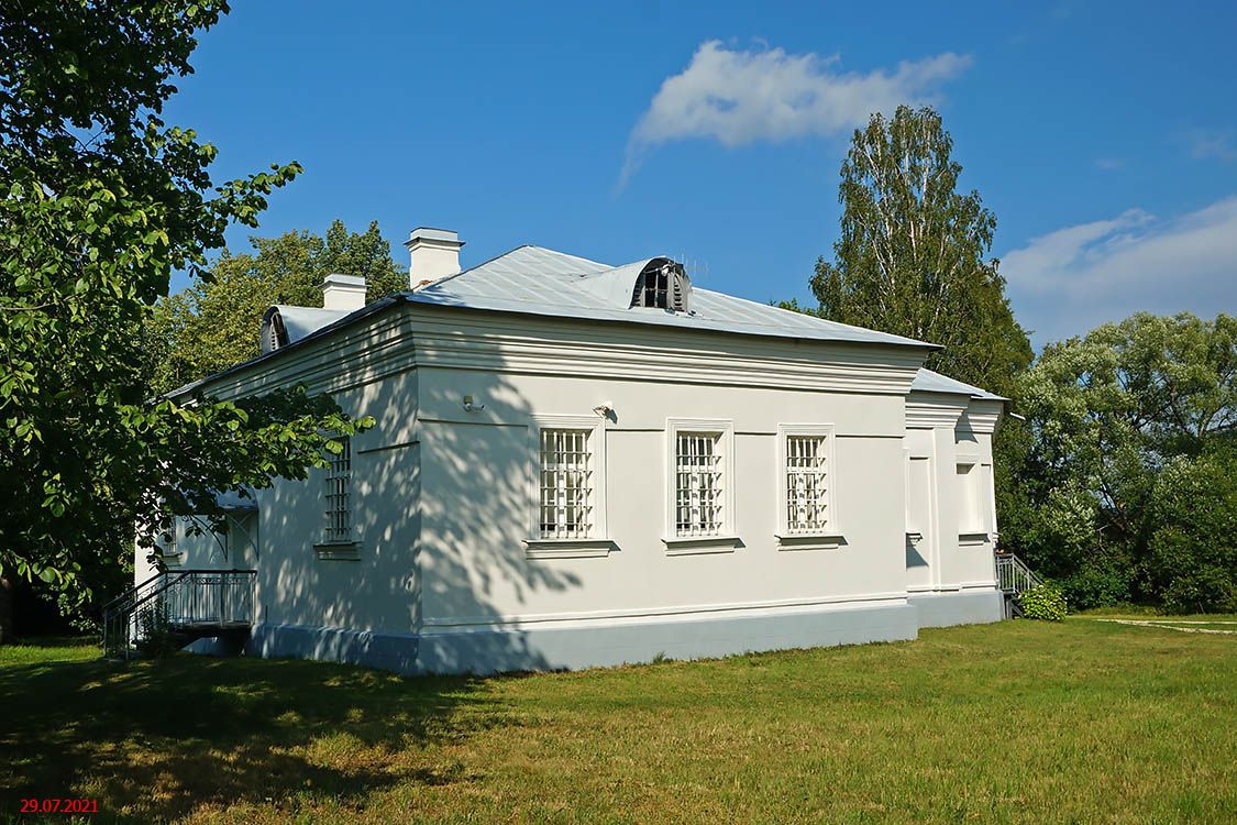 Церковь Александра Невского (каменная), Кончанское-Суворовское (Боровичский район, Новгородская область). фасады