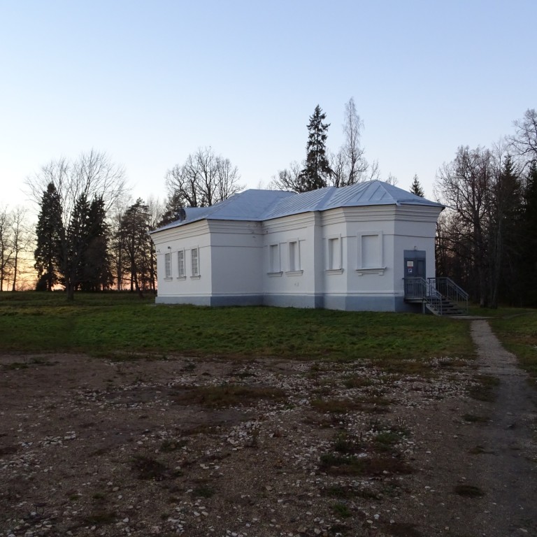 Кончанское-Суворовское. Церковь Александра Невского (каменная). фасады