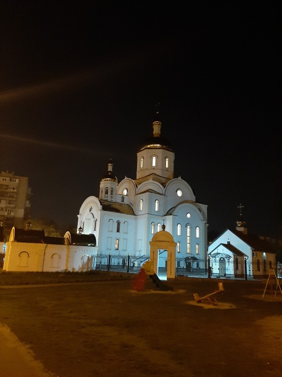 Харьков. Церковь Михаила Архангела. фасады, Ночной вид в Пасхальную ночь