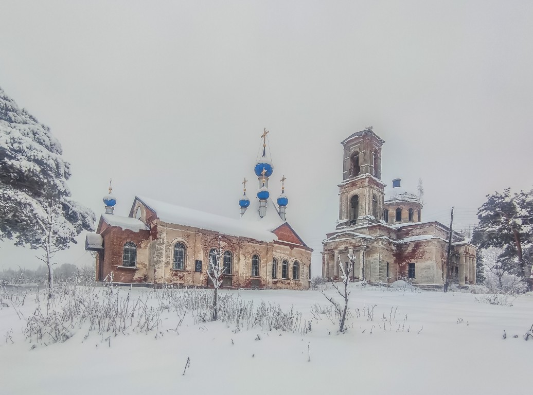 Храмовый комплекс. Церкви Сретения Господня и Троицы Живоначальной, Микшино (Лихославльский район, Тверская область). фасады, Вид с юго-запада