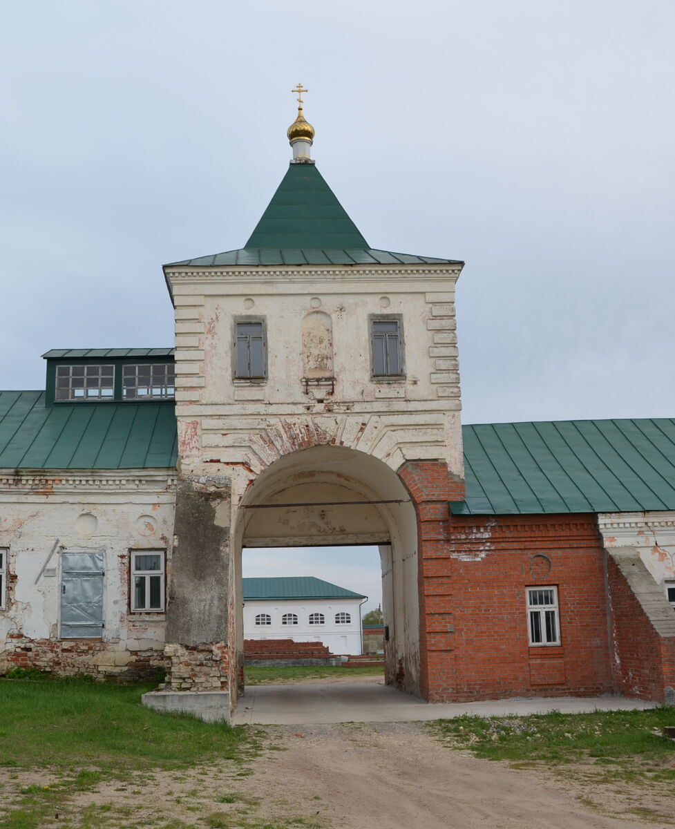Спасо-Преображенский мужской монастырь. Надвратная церковь Иверской иконы Божией Матери, Преображенский (Краснослободский район, Республика Мордовия). фасады