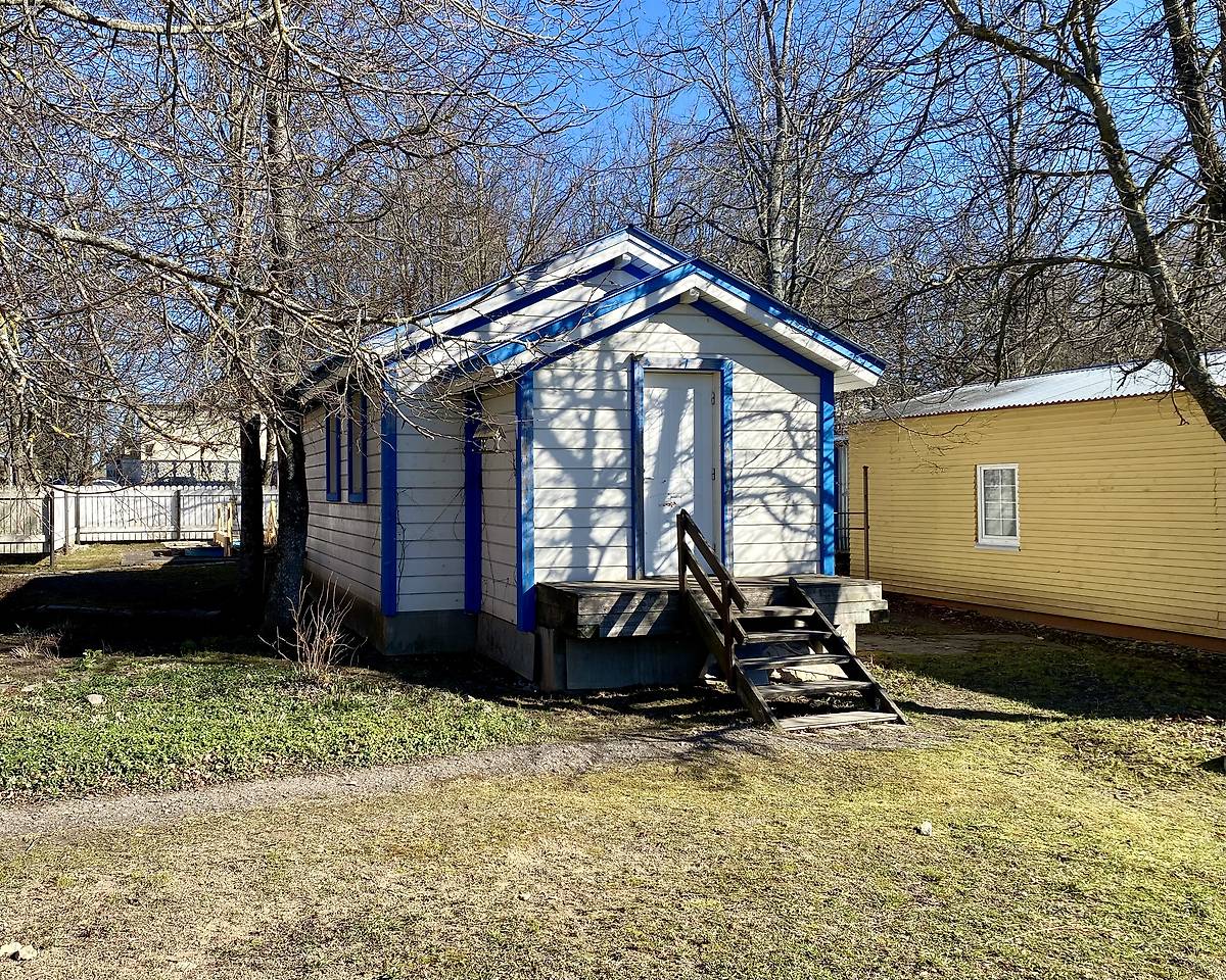 Здание бывшей церкви, фасады. Церковь Вознесения Господня (временная), Фёдоровское (Тосненский район, Ленинградская область)