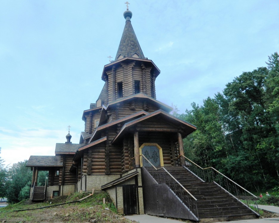 Ржев. Церковь Игнатия Брянчанинова и Собора Оптинских старцев. фасады