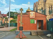 Церковь Преображения Господня при строящемся кафедральном соборе, Слева фрагмент монумента Города воинской Славы, справа строящийся собор<br>, Владивосток, Владивосток, город, Приморский край
