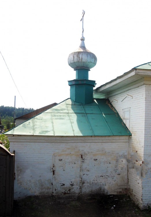 Церковь Успения Пресвятой Богородицы, Очёр (Очёрский район, Пермский край). архитектурные детали, Пристроенная к зданию апсидная часть.