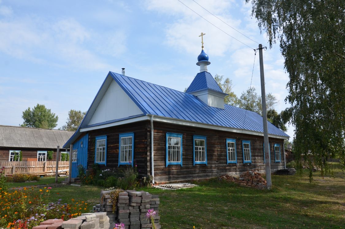 Вздружное. Церковь Покрова Пресвятой Богородицы. общий вид в ландшафте