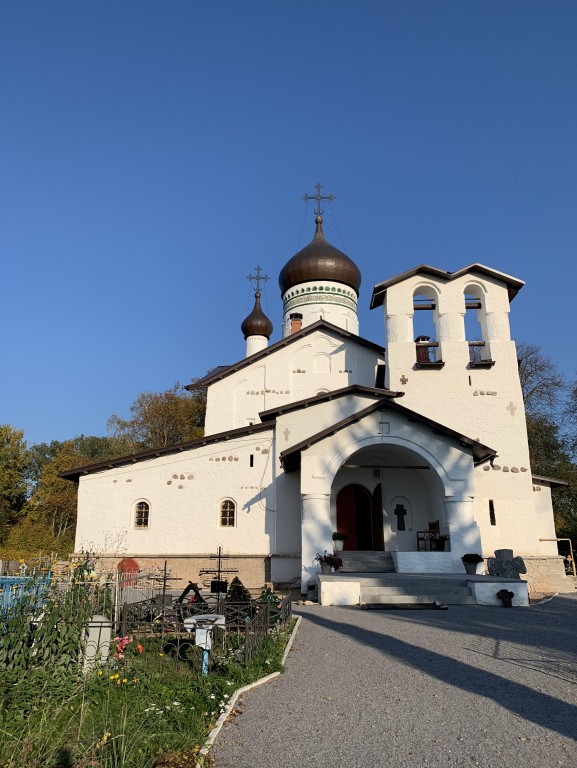 Спицино. Церковь Петра и Павла (новая). фасады